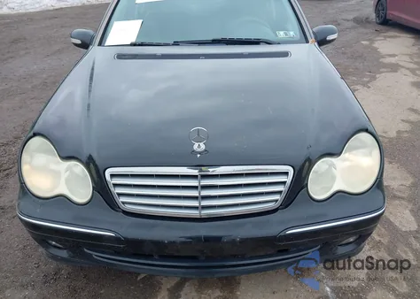 2005 Mercedes-Benz C 240 Luxury 4Matic из США, поврежденный, VIN WDBRF81J35F577393
